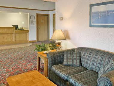 Super 8 By Wyndham St. Ignace Hotel Екстериор снимка