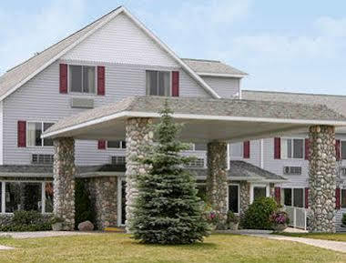 Super 8 By Wyndham St. Ignace Hotel Екстериор снимка